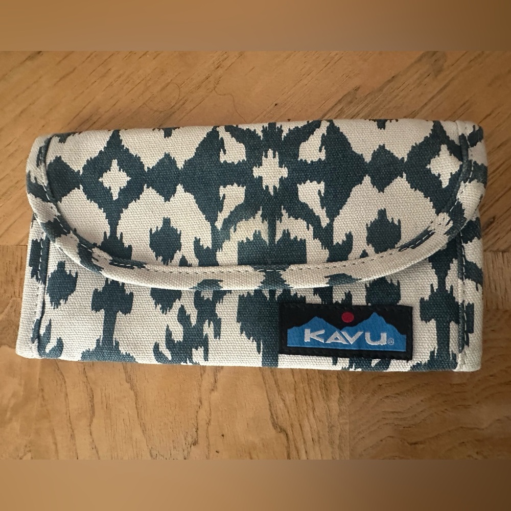 KAVU Mondo Spender Trifold Wallet ~ Blue Blot Excellent Condition